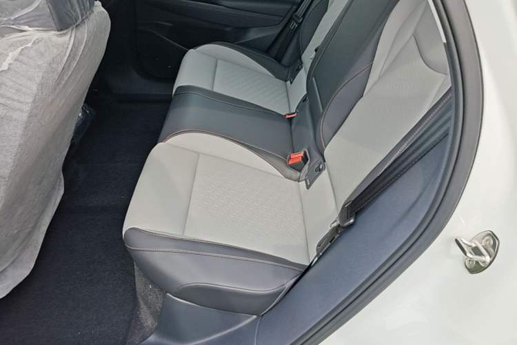 Used Volkswagen ID.7 VIZZION 2024 AIR model Left Rear Seat