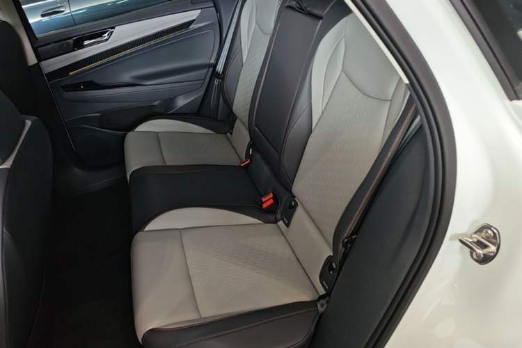 Used Volkswagen ID.7 VIZZION 2024 AIR model Left Rear Seat