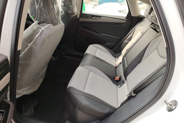 Used Volkswagen ID.7 VIZZION 2024 AIR model Left Rear Seat