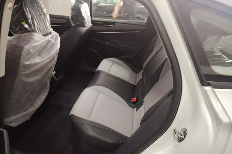 Used Volkswagen ID.7 VIZZION 2024 AIR model Left Rear Seat