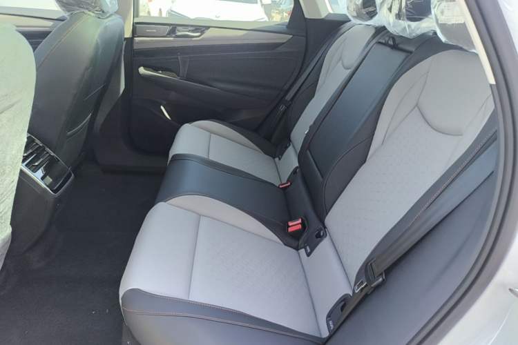 Used Volkswagen ID.7 VIZZION 2024 AIR model Left Rear Seat