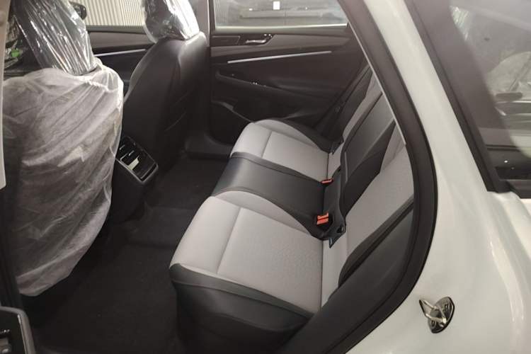 Used Volkswagen ID.7 VIZZION 2024 AIR model Left Rear Seat