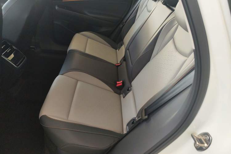 Used Volkswagen ID.7 VIZZION 2024 AIR model Left Rear Seat