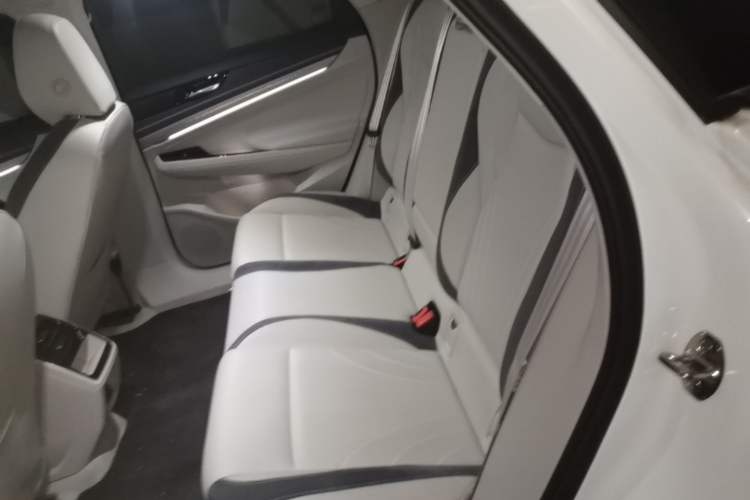 Used Volkswagen ID.7 VIZZION 2024 First Edition Left Rear Seat