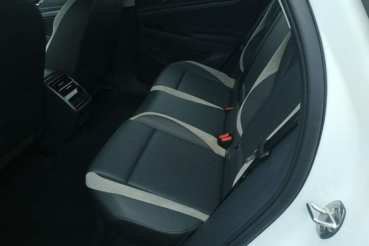 Used Volkswagen ID.7 VIZZION 2024 First Edition Left Rear Seat