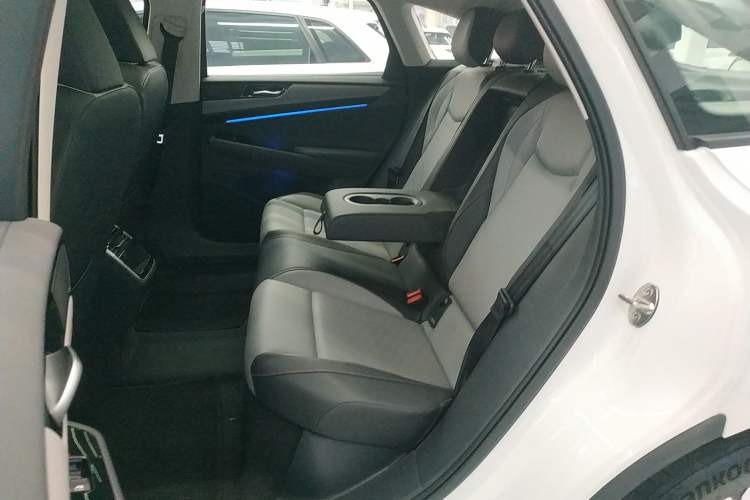 Used Volkswagen ID.7 VIZZION 2024 AIR model Left Rear Seat
