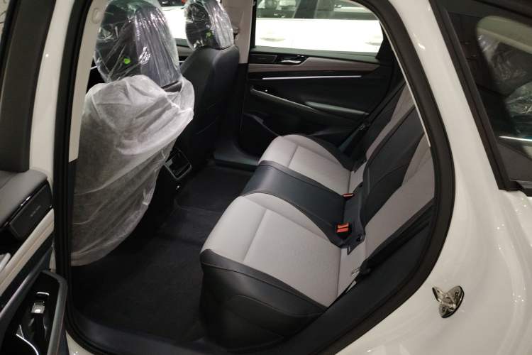 Used Volkswagen ID.7 VIZZION 2024 AIR model Left Rear Seat