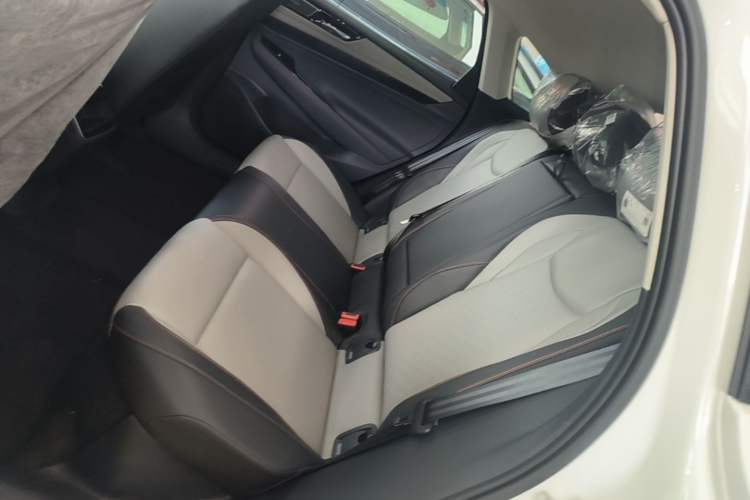 Used Volkswagen ID.7 VIZZION 2024 AIR model Left Rear Seat