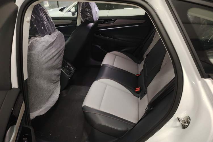 Used Volkswagen ID.7 VIZZION 2024 AIR model Left Rear Seat