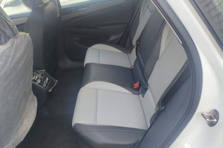 Used Volkswagen ID.7 VIZZION 2024 AIR model Left Rear Seat