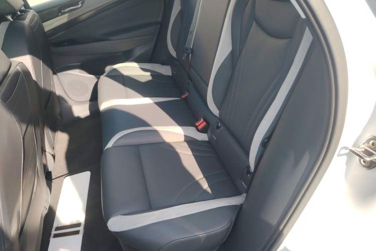 Used Volkswagen ID.7 VIZZION 2024 AIR model Left Rear Seat