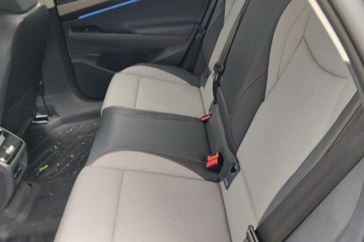 Used Volkswagen ID.7 VIZZION 2024 AIR model Left Rear Seat