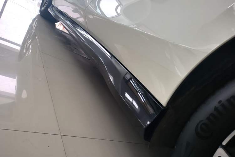 Used Volkswagen ID.7 VIZZION 2024 PRO Model Left Side Sill