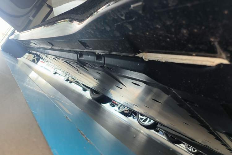 Used Volkswagen ID.7 VIZZION 2024 AIR model Left Side Sill