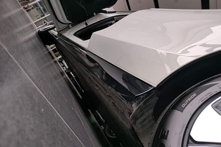Used Volkswagen ID.7 VIZZION 2024 AIR model Left Side Sill