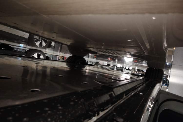 Used Volkswagen ID.7 VIZZION 2024 AIR model Left Side Sill