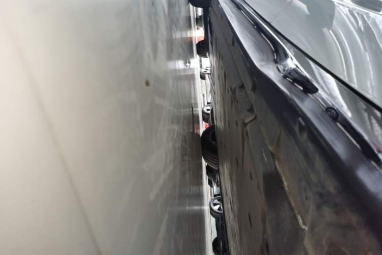 Used Volkswagen ID.7 VIZZION 2024 AIR model Left Side Sill