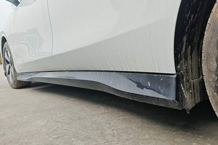 Used Volkswagen ID.7 VIZZION 2024 AIR model Left Side Sill