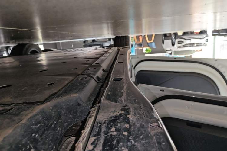 Used Volkswagen ID.7 VIZZION 2024 AIR model Left Side Sill