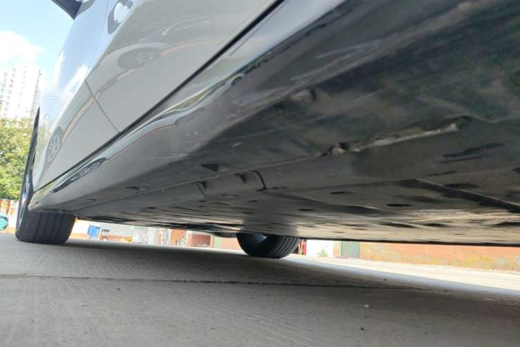 Used Volkswagen ID.7 VIZZION 2024 First Edition Left Side Sill