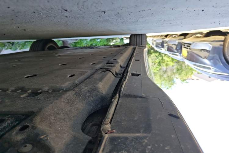 Used Volkswagen ID.7 VIZZION 2024 PRO Model Left Side Sill