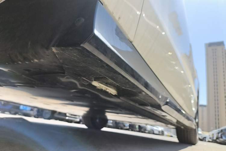 Used Volkswagen ID.7 VIZZION 2024 AIR model Left Side Sill