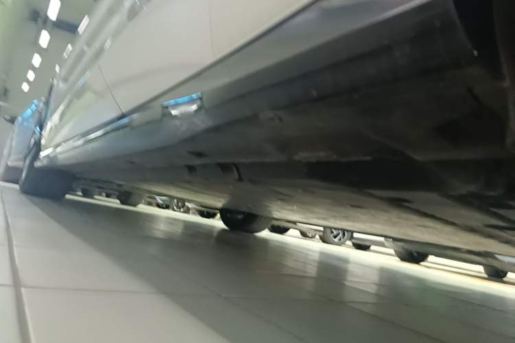 Used Volkswagen ID.7 VIZZION 2024 PRIME Left Side Sill