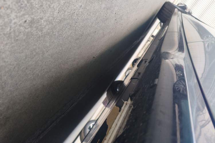Used Volkswagen ID.7 VIZZION 2024 AIR model Left Side Sill