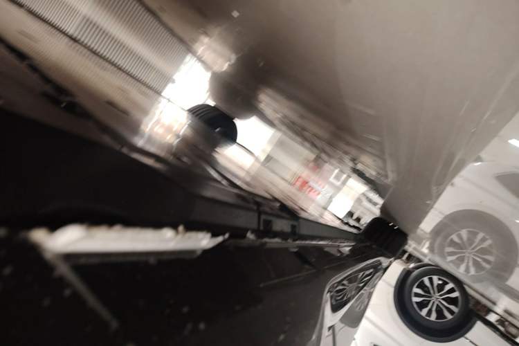 Used Volkswagen ID.7 VIZZION 2024 AIR model Left Side Sill