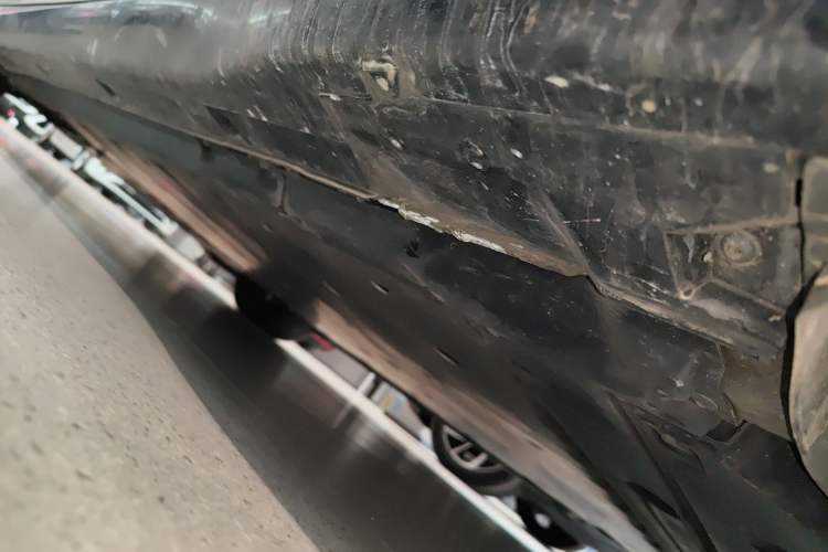 Used Volkswagen ID.7 VIZZION 2024 AIR model Left Side Sill
