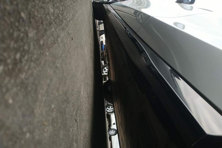 Used Volkswagen ID.7 VIZZION 2024 First Edition Left Side Sill