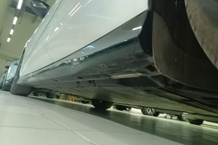 Used Volkswagen ID.7 VIZZION 2024 PRO Model Left Side Sill
