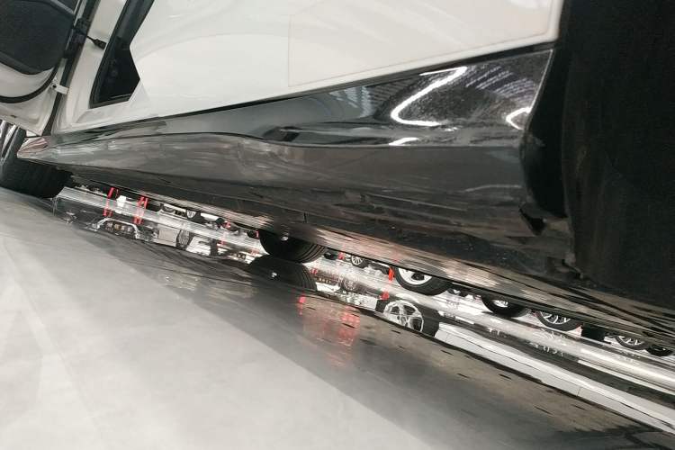 Used Volkswagen ID.7 VIZZION 2024 AIR model Left Side Sill