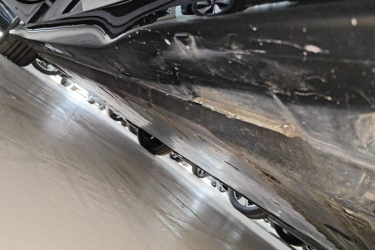 Used Volkswagen ID.7 VIZZION 2024 AIR model Left Side Sill