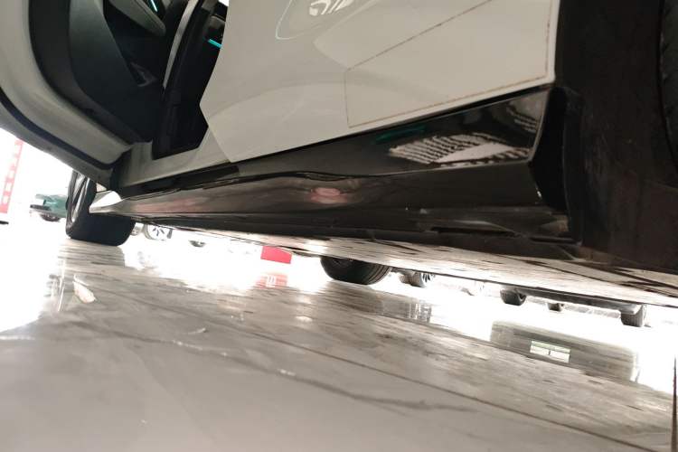 Used Volkswagen ID.7 VIZZION 2024 AIR model Left Side Sill