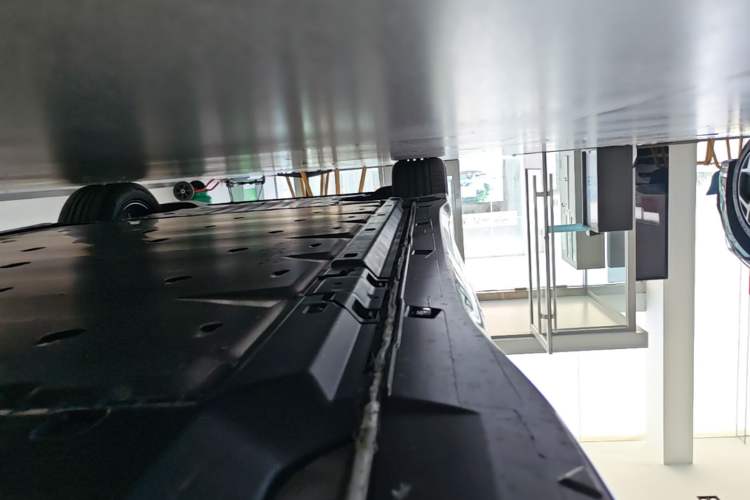 Used Volkswagen ID.7 VIZZION 2024 AIR model Left Side Sill