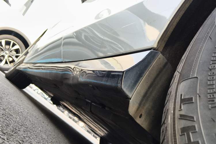 Used Volkswagen ID.7 VIZZION 2024 AIR model Left Side Sill