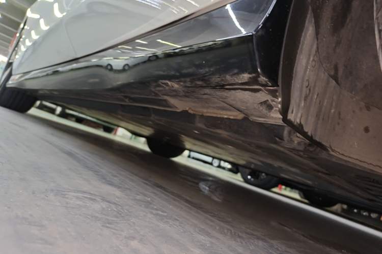 Used Volkswagen ID.7 VIZZION 2024 AIR model Left Side Sill