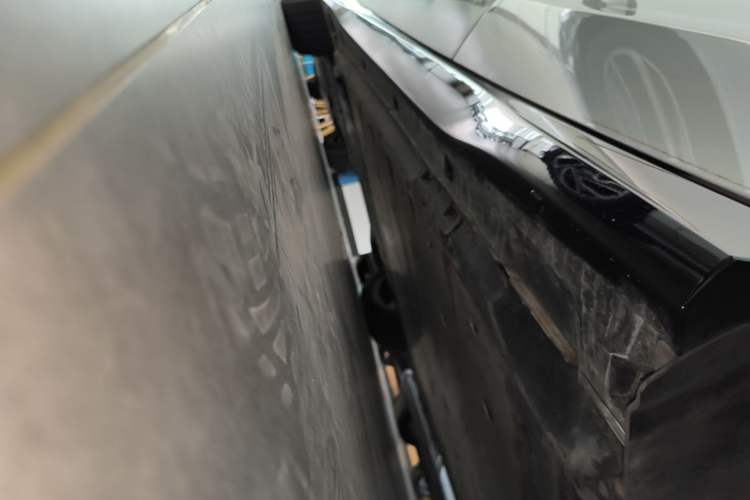 Used Volkswagen ID.7 VIZZION 2024 PRO Model Left Side Sill