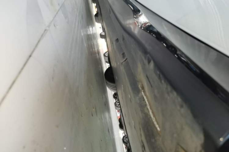 Used Volkswagen ID.7 VIZZION 2024 AIR model Left Side Sill