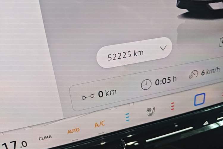 Used Volkswagen ID.7 VIZZION 2024 PRO Model Odometer Close Up