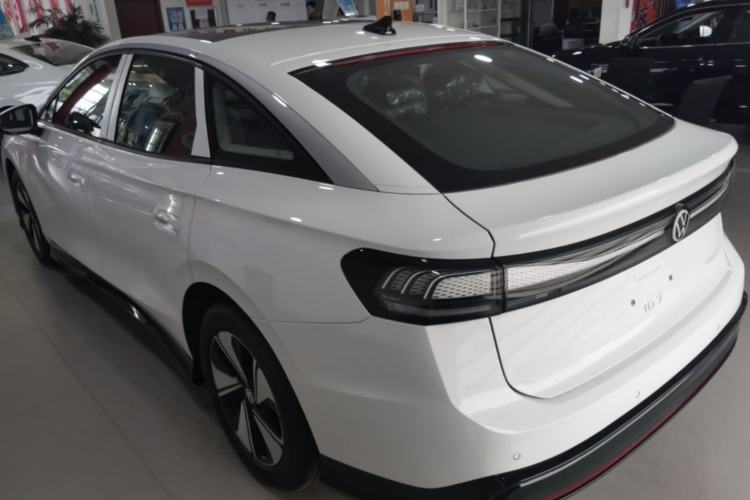 Used Volkswagen ID.7 VIZZION 2024 AIR model Rear Left 45 Deg