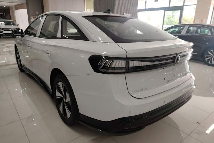 Used Volkswagen ID.7 VIZZION 2024 AIR model Rear Left 45 Deg
