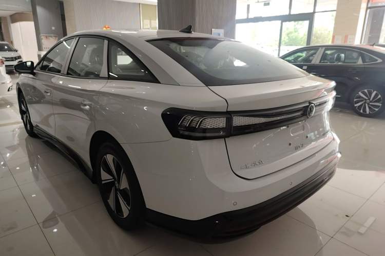 Used Volkswagen ID.7 VIZZION 2024 AIR model Rear Left 45 Deg
