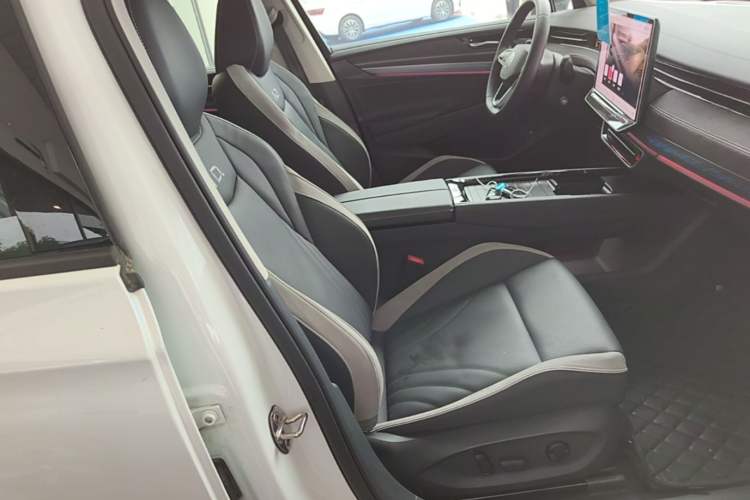 Used Volkswagen ID.7 VIZZION 2024 PRO Model Right Front Seat