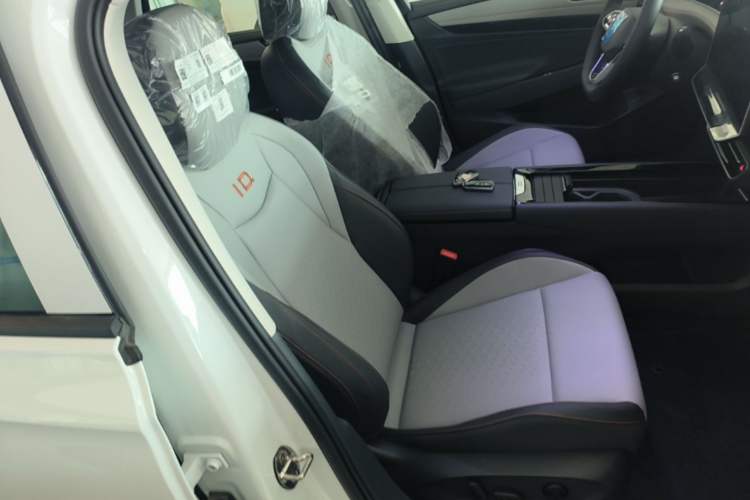 Used Volkswagen ID.7 VIZZION 2024 AIR model Right Front Seat