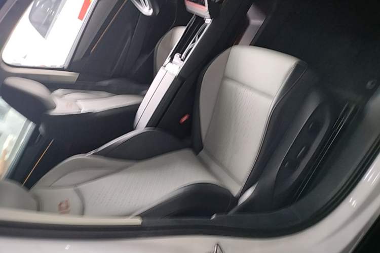 Used Volkswagen ID.7 VIZZION 2024 AIR model Right Front Seat