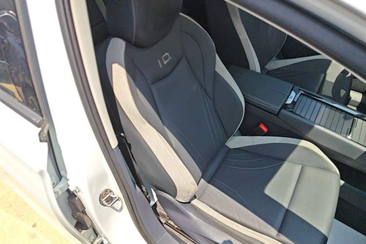 Used Volkswagen ID.7 VIZZION 2024 First Edition Right Front Seat