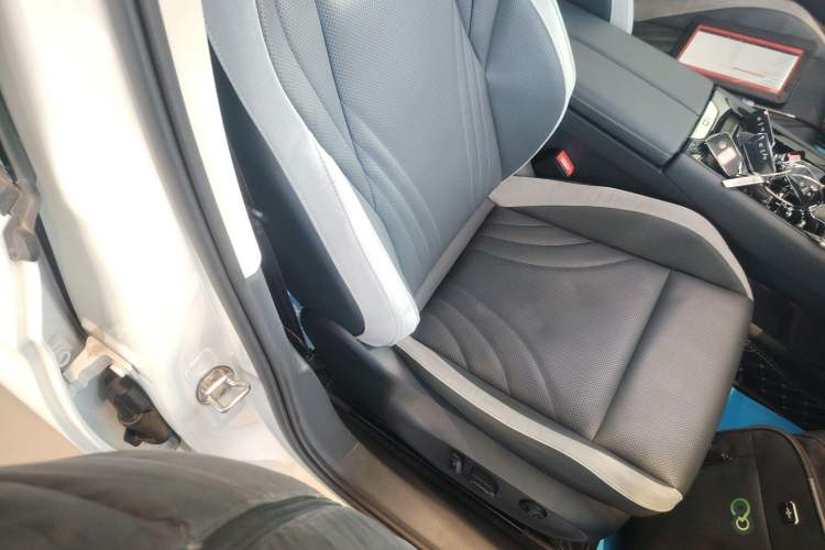 Used Volkswagen ID.7 VIZZION 2024 AIR model Right Front Seat