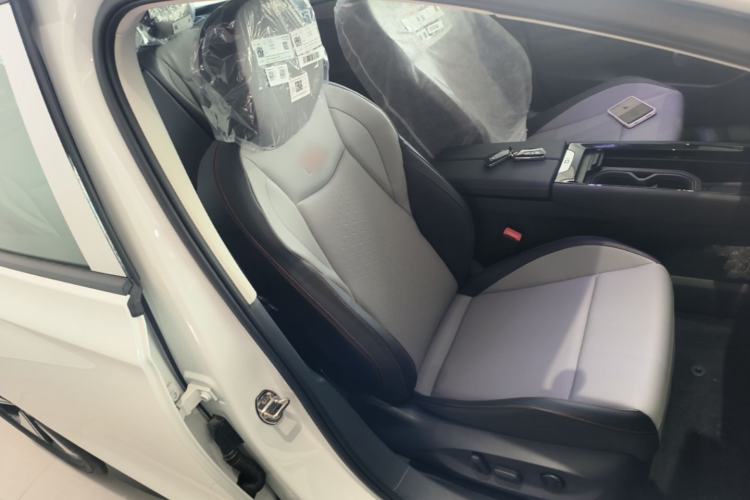 Used Volkswagen ID.7 VIZZION 2024 AIR model Right Front Seat